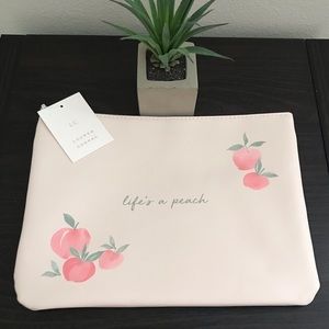 LC Lauren Conrad Life’s a Peach Large Zipp…